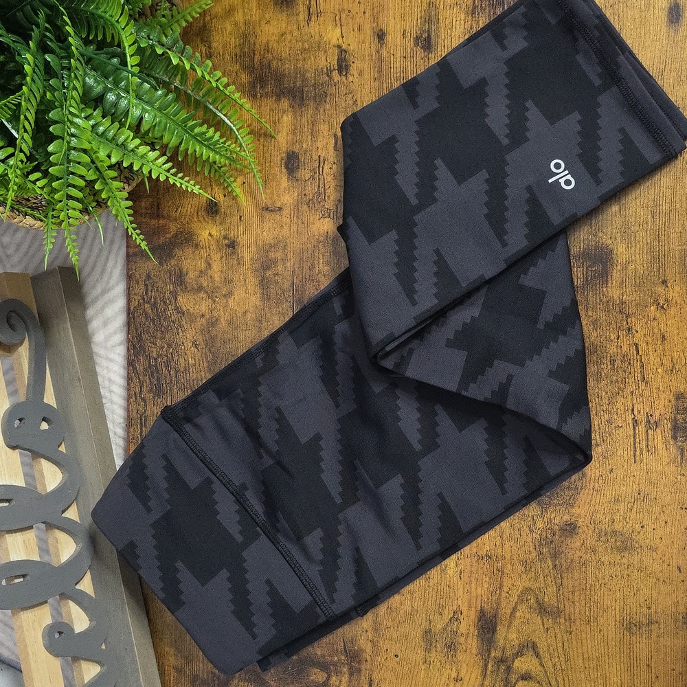 Alo Yoga High-Waisted "Goddess" Cropped Leggings | Black & Charcoal | Medium - Picture 3 of 9
